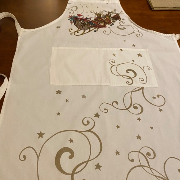 Beautiful Christmas apron new never used - Picture 2 of 3